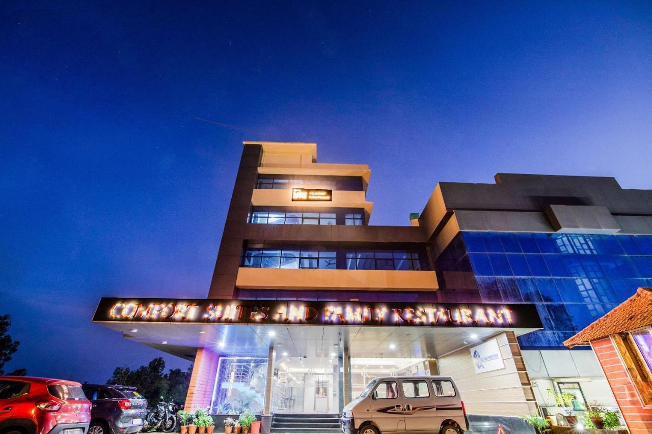 Capital O 22439 Ratna Forever Hotel Karkal Exterior foto
